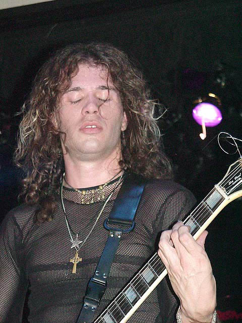 055toneraveeyesclosed2