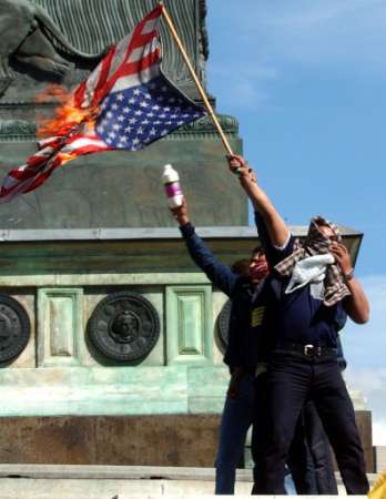 may26burningusflagparis