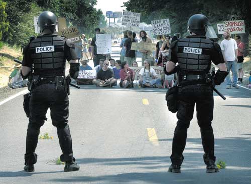 portlandriotpoliceblock