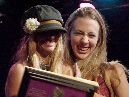 139nektarewinswithgirl