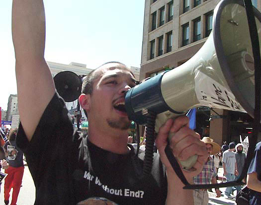 081nionaigemegaphone