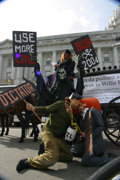 saddamandbushkissing