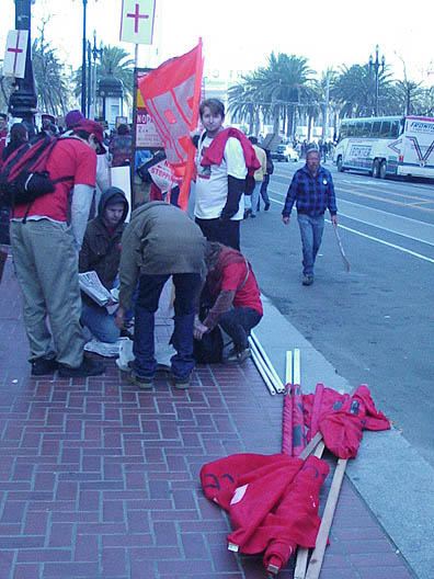 014redflagsforprotest