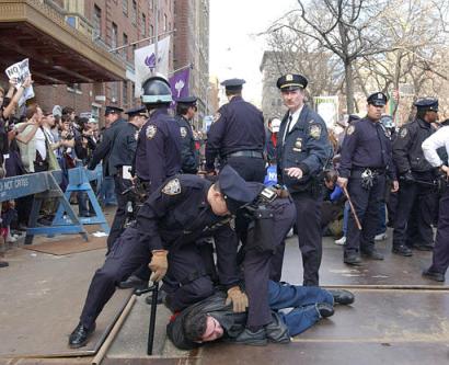 newyorkarrestsidewalk