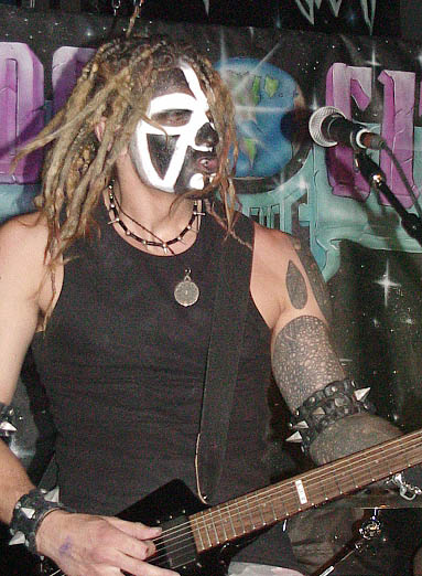 261mandownsingerguitar