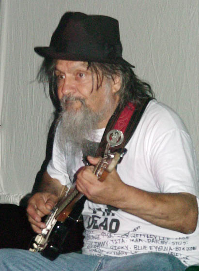4058carlosspunk