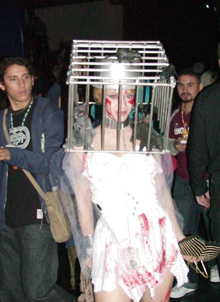 056girlincage