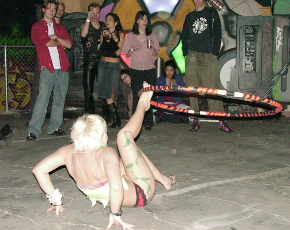 068hoolahoopgirlfoot