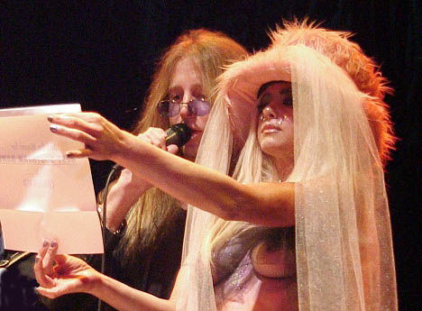 225joeandgirlreadwinner